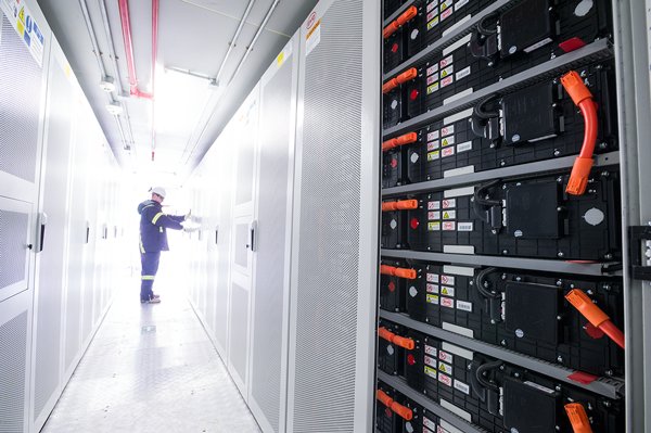 IESO_Tweets's tweet photo. The IESO is calling for reps to join the new Energy Storage Advisory Group. Provide advice on policy, rules, processes and tools to better enable the integration of storage resources in IESO markets. https://t.co/BanHoKCRaK https://t.co/VrBwAa7bzG
