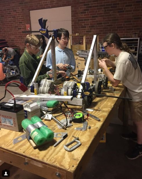 SOLIDWORKS's tweet photo. .@SOLIDWORKS is proud to support First Robotics and also to be the modeling solutions partner for this year’s FIRST Robotics Competition. #robotics #STEM #FirstRobotics https://t.co/d9XtvlYJpE https://t.co/37TFYBJfhi