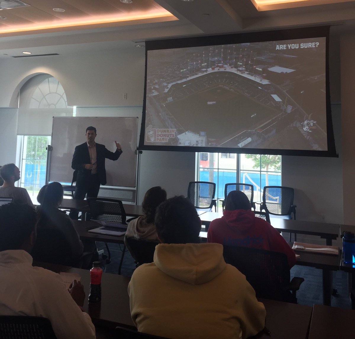 smu_sportmgmt's tweet photo. Today, our students had the pleasure of listening to @UCFDeVosSBM alum Cory Bernstine convey some invaluable insight from his career in @MiLB #sportsbiz https://t.co/QTSe50VjnO