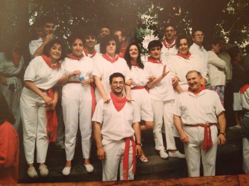 Josumartinezc4's tweet photo. Ya falta menos y este año Canta et Yanta celebraremos nuestra 25ª procesión. Si estuviste cantando alguno de estos 25 años o quieres unirte, te esperamos. El primer año, en la foto, estuvimos 15 personas, el año pasado casi 100. Muchísimas gracias a todos por hacerlo posible. https://t.co/S7W8PTyo1U
