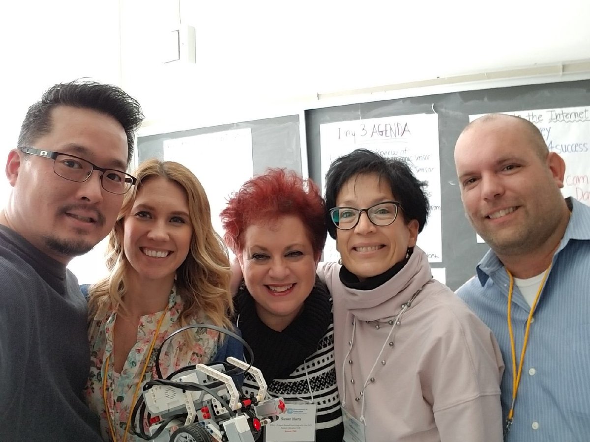 Bellamamma135's tweet photo. A successful #NYCSTEM Institute! Introduced Gertrude to the world! Here’s what our #RyanLions do during the school day and after school. Intelligent conversations will follow with our students! Thanks @ptx79 @briannemytko @judith_felice Albert Ng! #RyanMS216Q @ReginaldLandeau https://t.co/xxiFMixz85