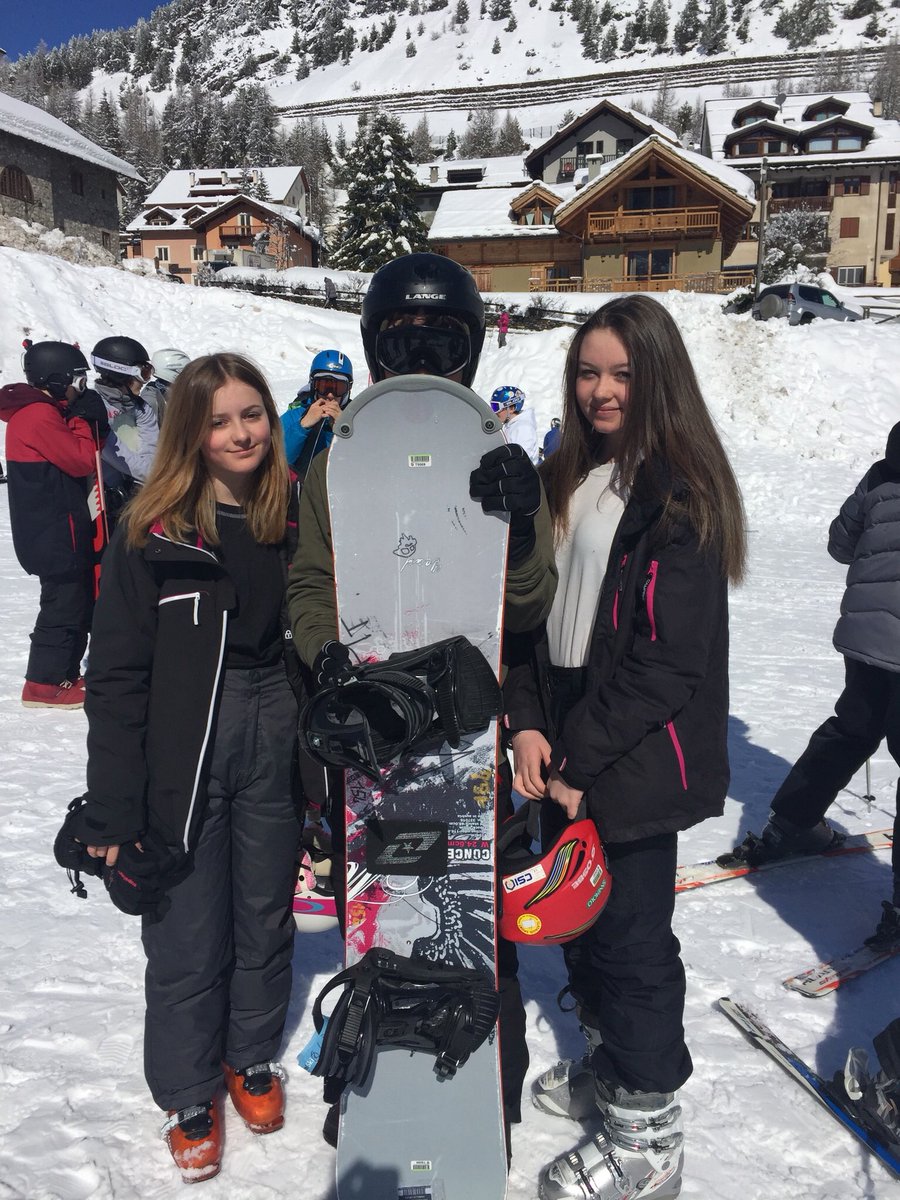 southmoor_ski's tweet photo. The award for heart throb of the week is..... #SMSKI https://t.co/Qkhtll0jQI