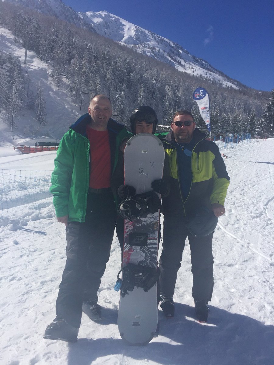 southmoor_ski's tweet photo. The award for heart throb of the week is..... #SMSKI https://t.co/Qkhtll0jQI