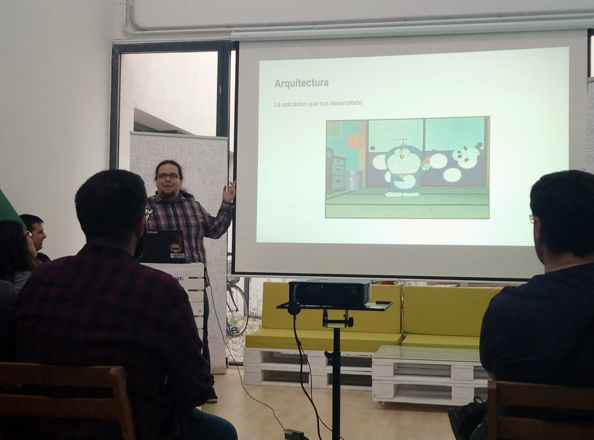 iagt_es's tweet photo. Comienza nuestro Director Técnico @motedu con una charla sobre Android, datos y gifs animados. #DatabeerSVQ3 https://t.co/XBOYeTuy4P