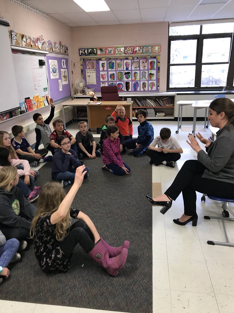 MrsGreenA2's tweet image. Miss House asked Extended Math fourth graders to help make Haisley Husky bracelets for new students. “But how does this relate to math?” Wait and see! @HaisleyA2 #ExtendedMath #everdayfractions