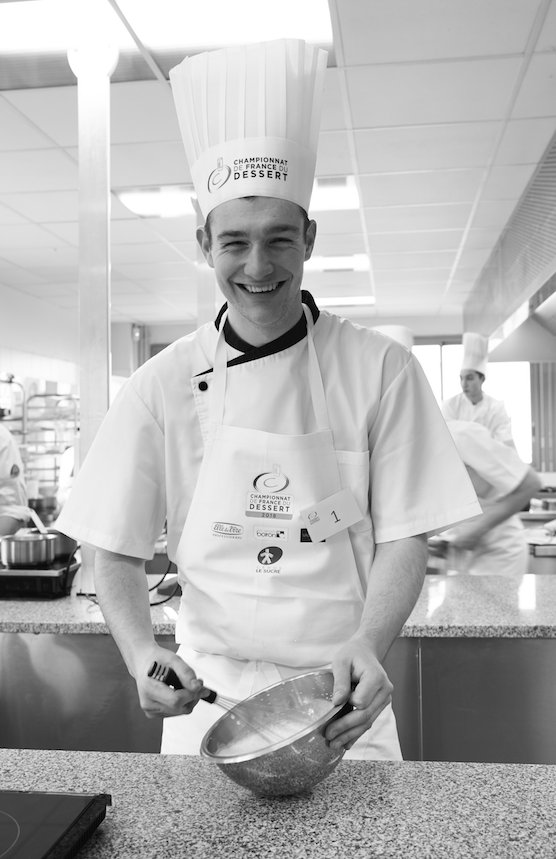 Cultures_sucre's tweet photo. [Résultats] Gaël Reigner remporte le titre de Champion de France du Dessert dans la catégorie Junior avec son dessert "Douce Divergence" #ChampionnatDeFranceDuDessert #Grenoble #cfdessert @CFDessert  #PasPriveDeDessert https://t.co/SGrv0IsBhd