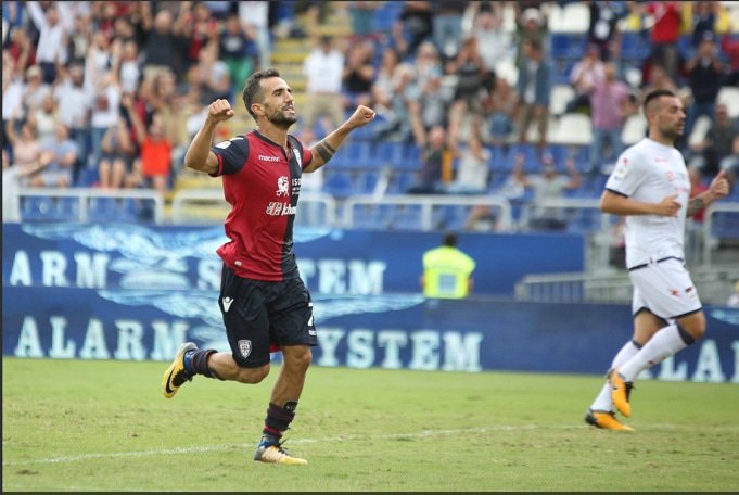 120ContiniRadic's tweet photo. “Metti la partita del Cagliari!” “Giocano al #SantElia?” “ Ma che…Zio Paolo ti devi aggiornare, ora giocano al #Sardegnarena che è uno stadio provvisorio costruito in 120 giorni.” “ Ah si ora ricordo! È stato proprio #MarcoSau ad inaugurare quello stadio con il suo goal"🔴🔵⚽ https://t.co/imkGzT469a