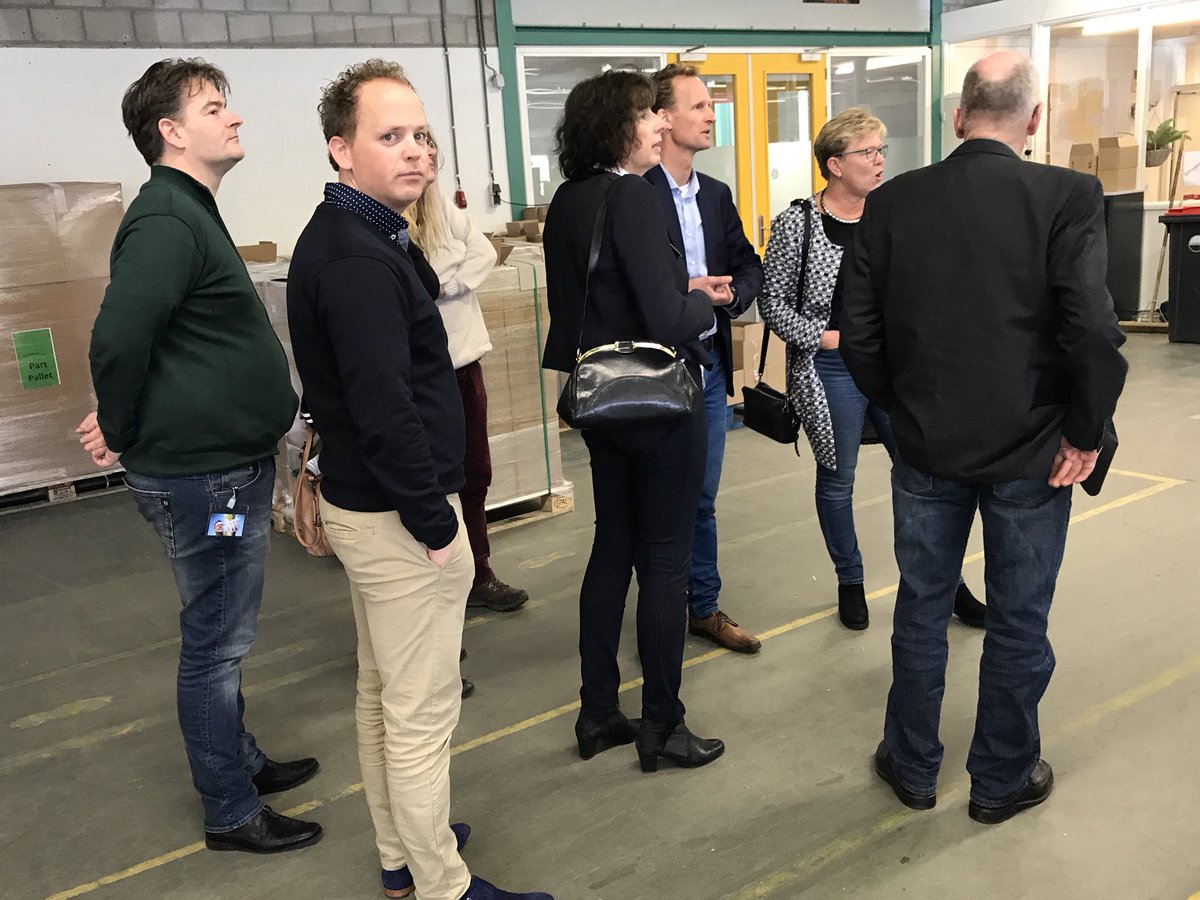 Fokeltje's tweet photo. Vanmiddag met @cdaleeuwarden en @PALGroenlinks werkbezoek aan #Caparis gebracht. Een veilige werkplek waar professioneel en met veel plezier wordt gewerkt. Ieder naar eigen kunnen. Wat een waardevol bedrijf. https://t.co/MLmxBY4adc