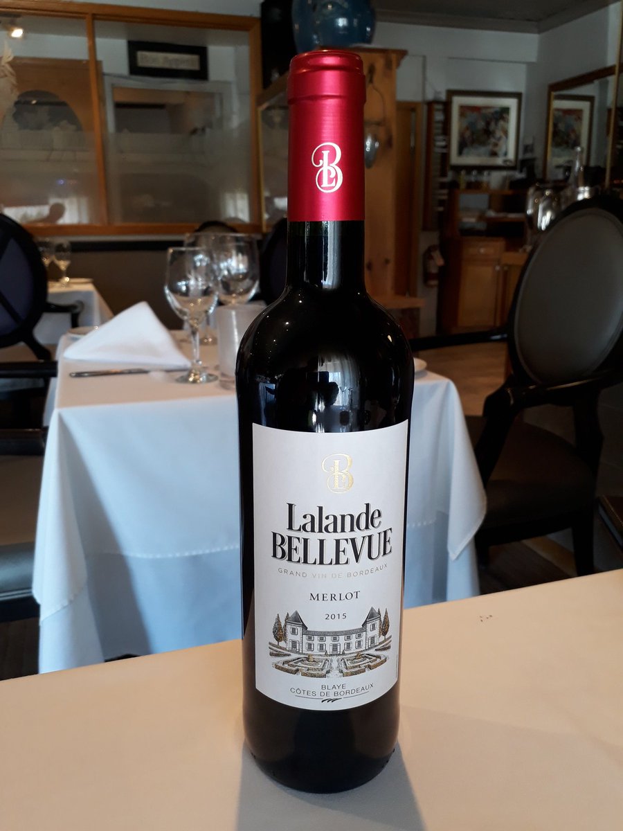 thomashoud's tweet photo. À table en bonne companie! Notre Lalande Bellevue #Merlot en AOP Blaye au restaurant l'impressionniste ! #veganhour  #saq @Gentesse @DivinParadis https://t.co/3vwP9JEY1R