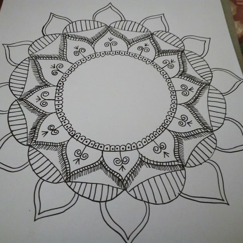 subi_designs's tweet photo. #tbt to my mandala drawing process
#mandala #subidesigns #mandalart #zentangle #designs #handdrawing #funprocess #coloring https://t.co/DtSIKSIzbj