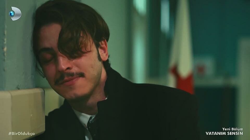 beklenenkral's tweet photo. "Doğru olan aşkının arkasında durabilmek... Ben diyebilseydim, o benim karım; ordunuz da vazifeniz de batsın. Diyebilseydim, onu koruyabilirdim." HiLeon 
#VatanımSensin #BirOldukça https://t.co/Jr1sWFmHj5