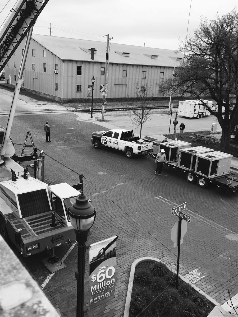 gopaschal's tweet photo. Install crew getting it done on a Thursday! 🤜🏼💥🤛🏼
#commercialhvac #installLife #teampaschal #blackandwhite #photocredTeddy https://t.co/ZntDGEWR3F