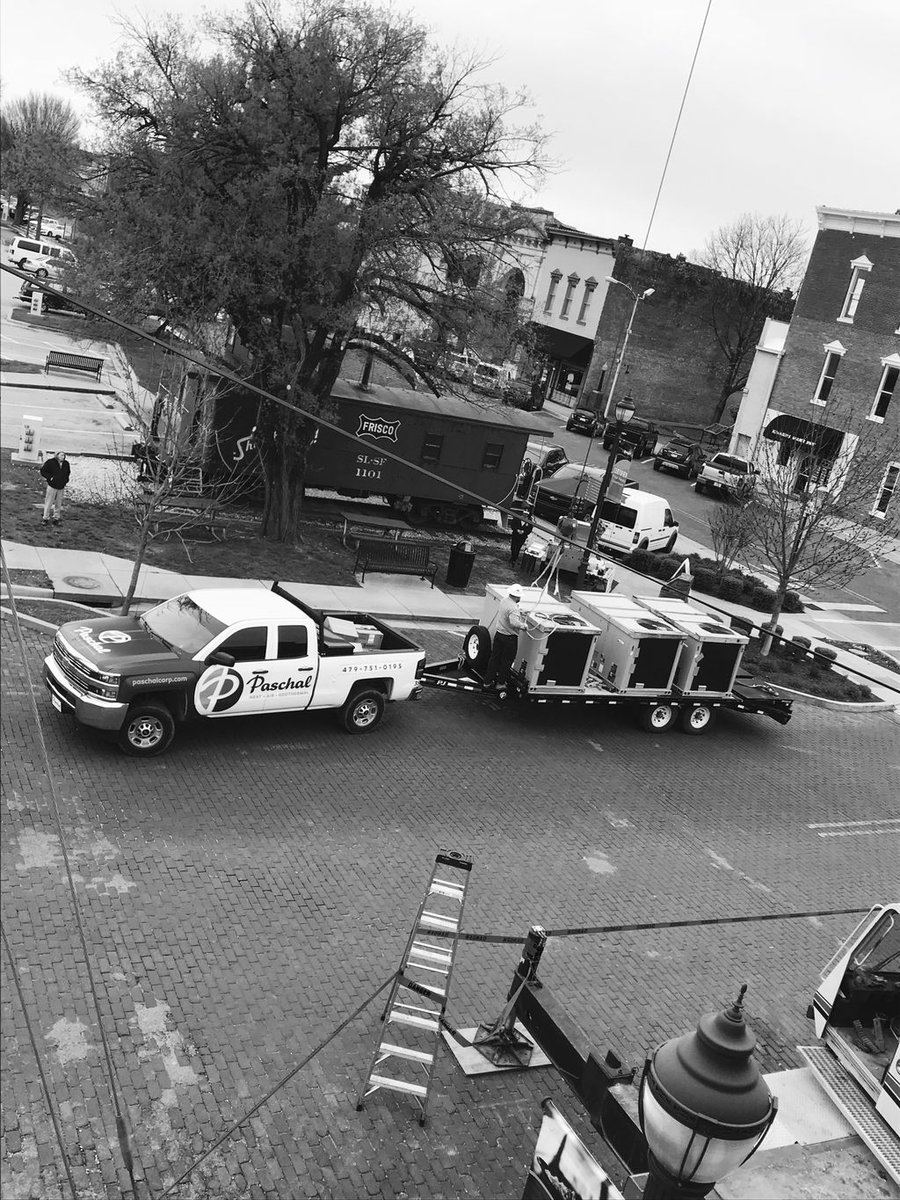 gopaschal's tweet photo. Install crew getting it done on a Thursday! 🤜🏼💥🤛🏼
#commercialhvac #installLife #teampaschal #blackandwhite #photocredTeddy https://t.co/ZntDGEWR3F