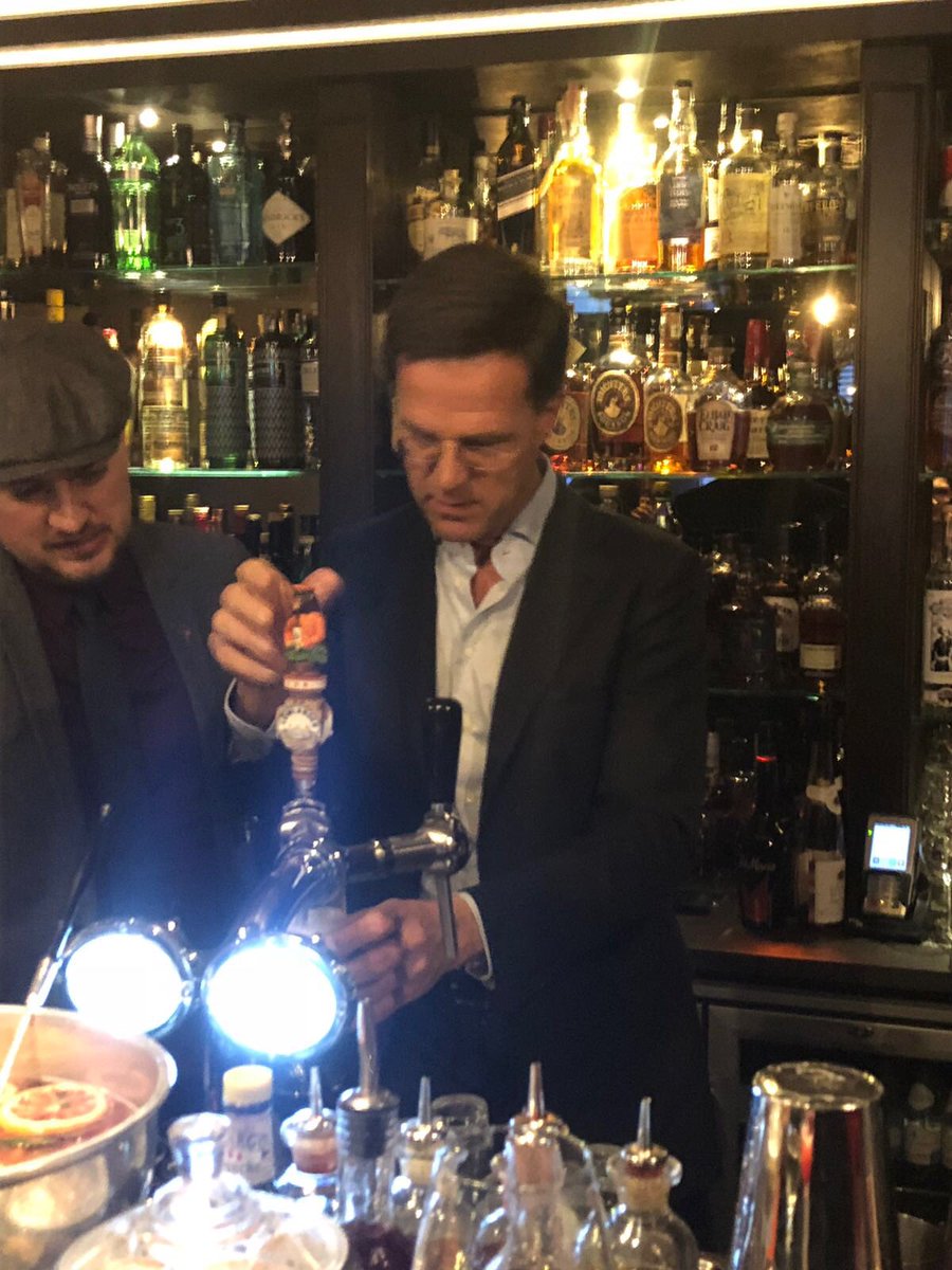 Proost op een oer-Hollandse IPA <a href="/MinPres/">Dick Schoof</a> #MarkRutte! #lowlanderbeer #brewedwithbotanicals #craftbeer #ministerpresident