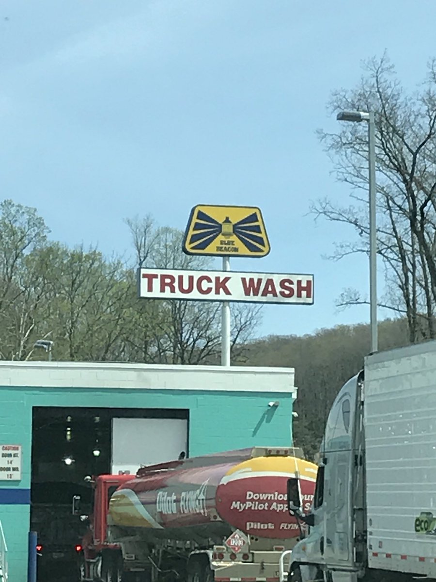 Truckin_Danny's tweet photo. It wouldn’t be a trip to the racetrack without a stop at the Beacon to get the ol’ Freightliner polished up. #streakinbeacon #FreightlinerLife #gonnarain https://t.co/sDca73khd0