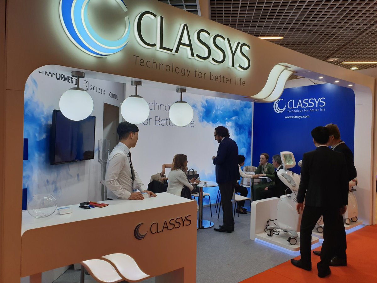 VennHealthcare's tweet photo. #AMWC with #classys 
Fantastic event! Lovely to see our colleagues from Korea 

#ULTRAFOMER #clatuu #scizer #aesthetics #AMWC2018 https://t.co/vaIq8w4xRY