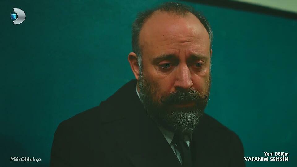 beklenenkral's tweet photo. Bu iki adam, insanı deli eder... :) Daha ne denir bilmem. Efsaneler, gerçek anlamda. #VatanımSensin #BirOldukça https://t.co/Ol4bq7yLri