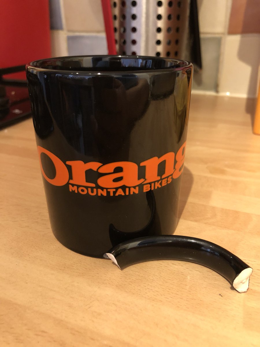 pauljed72's tweet photo. Sad times tonight the handle on my mugs only gone and bust. ๐ข #mugproblems #sadteamakingtimes https://t.co/fPbwnHW0Zy