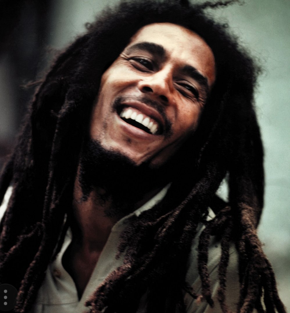Play1037Fm's tweet photo. Y empezo el #BioPlay de #BobMarley by @TobyWako que esperas para sintonizarnos 103.7 fm en tu radio 2 horas de reggae... https://t.co/CyTloYqVye