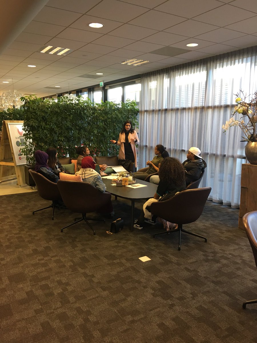 TinexCS's tweet photo. Presentatie over het schoonmaakvak aan leerlingen van @AlbedaMBO.
Dank voor de gastvrijheid @AdeJongGroep  #carrière #oriëntatie #tinex https://t.co/wTkSCRDIoH