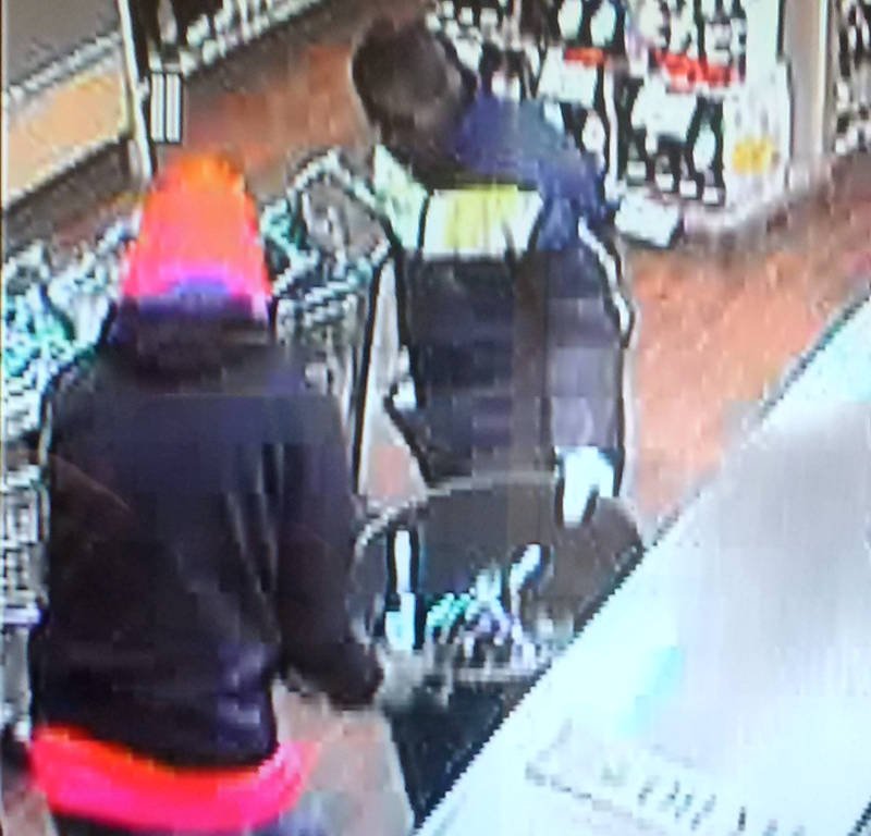 Booze bandits burgle LCBO in Winchester  bit.ly/2uPoeFL #NorthDundas #Winchester #breakin #burlgary #LCBO https://t.co/VuLXomCzUr