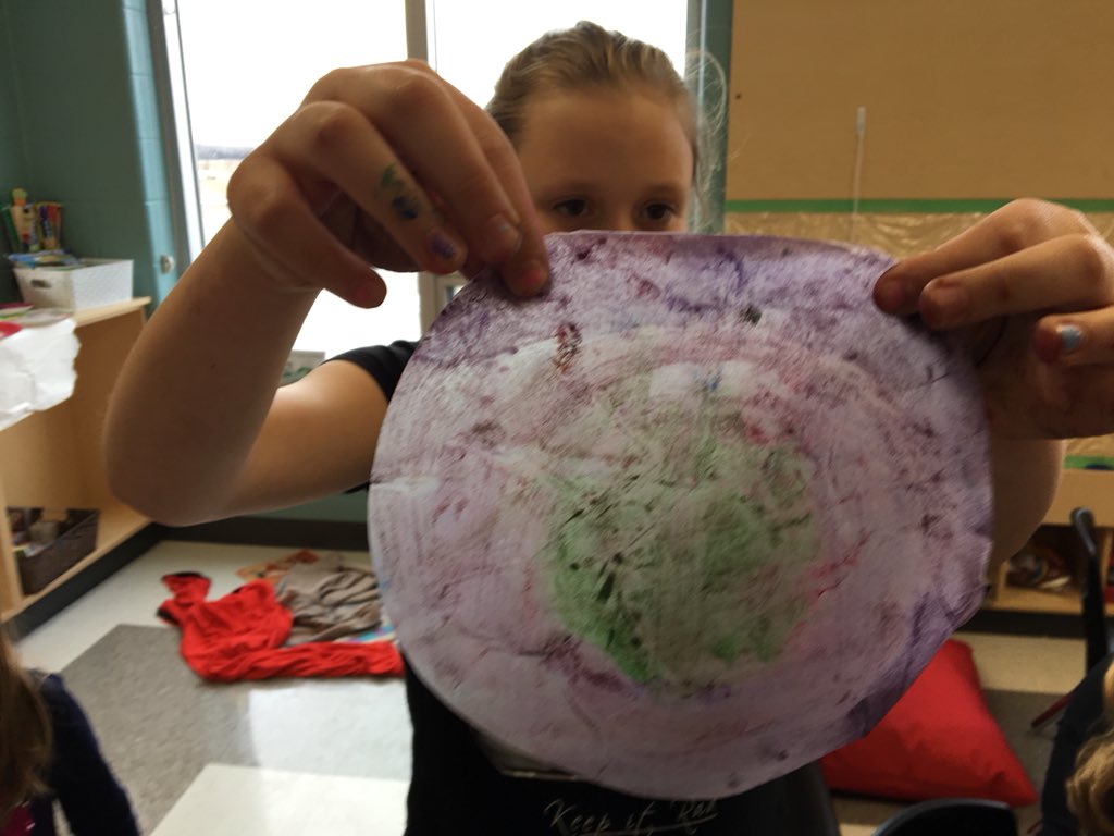 jhutchspeth's tweet image. A little springspiration! Getting artsy with our learning buddies. @rockwoodheart @frannieham101 #wehaveheart #springsmiles