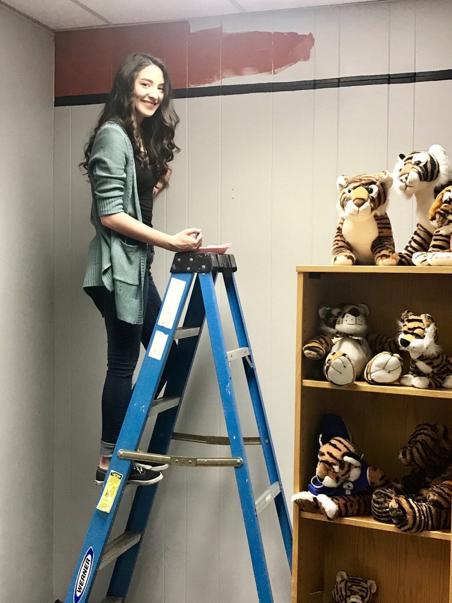 PHSTIGERLIBRARY's tweet photo. Looks like a good place for TIGER stripes 🐅 https://t.co/r80724aWY9