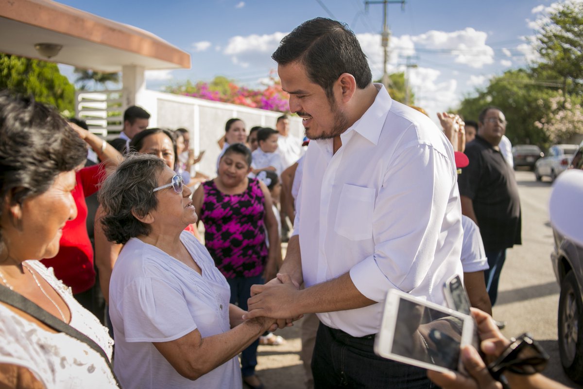 ¡TRABAJO CON EXIGENCIA Y COMPROMISO!

Mi madre era maestra y nunca me permitió un ocho de calificación, con ese ejemplo de exigencia me comprometo al 100% con todas las amas de casa a brindarles oportunidades que beneficien a sus familias.