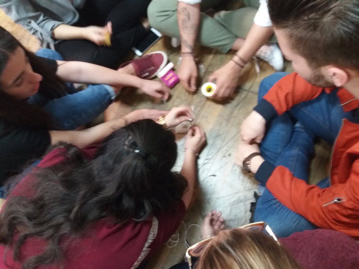 quiquesr's tweet photo. Hoy team-building en #eduempleo para aprender cómo convertir "grupos" en "equipos" ¡Me encanta hacer #pedagogía con mis chicas/os de @Educacion_UMA! https://t.co/gTwPRHaVPM