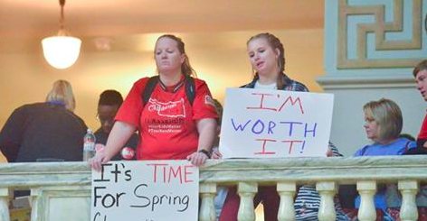 UnfilteredOU's tweet photo. Enid News &amp; Eagle Editorial Board contribute to the UNFILTERED coverage with an update: No endgame is in sight.
#oklaed #okteacherwalkout
#okleg
https://t.co/ofgVBi9pGq https://t.co/E83fuMUHcH
