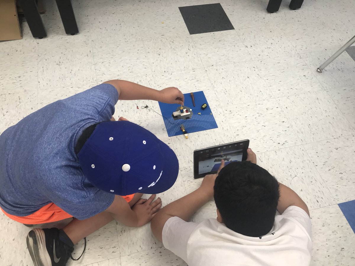 knoll_gina's tweet photo. Digital Storytelling in project lab! @LPSProjectLab @PVSDCamarillo @PVSDteachers https://t.co/HfpMVQ6pFX