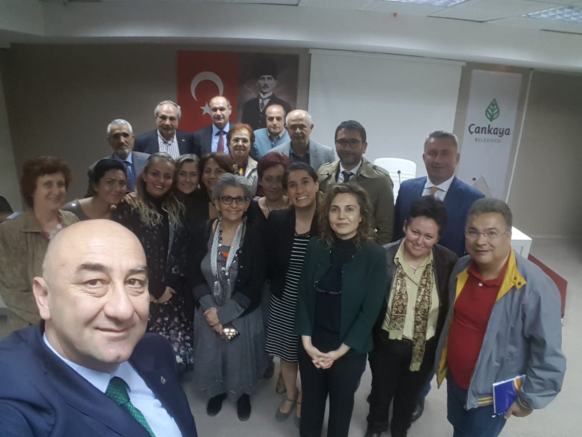 ZmeltemZ's tweet image. #SODEV Yerel Yönetimler Okulu&apos;nda bugün Doç. Dr. Aylin Topal ile
Alternatif Yerel Yönetim Deneyimleri:
Latin Amerika&apos;yı konuştuk.