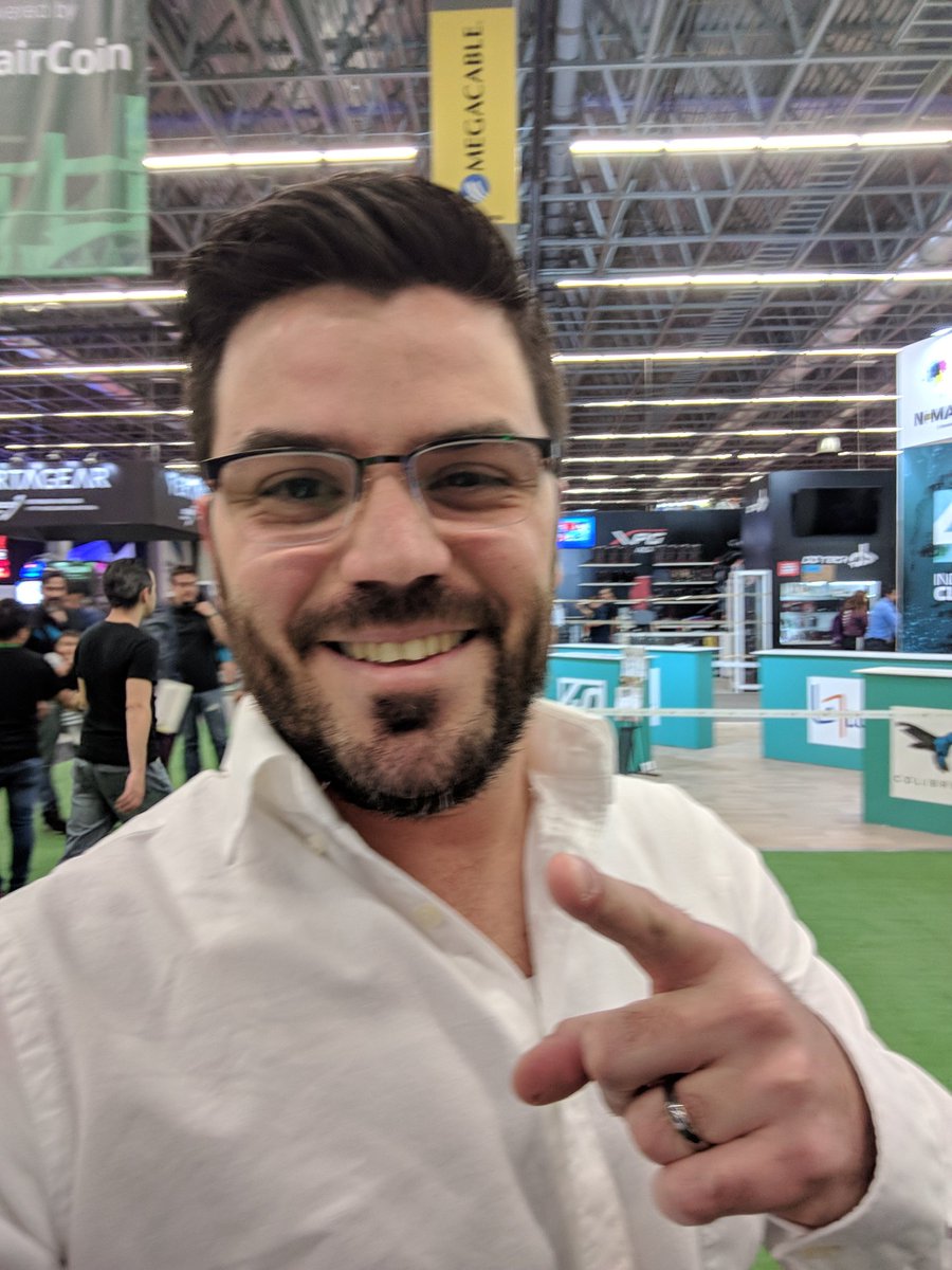 DanielMuvdiYT's tweet photo. Seguimos en Guadalajara en el Talent Land trabajando duro por llevar la blockchain to the moon! Los streaming continuran la próxima semana! Hoy subo video :) https://t.co/pZVorJKMjv