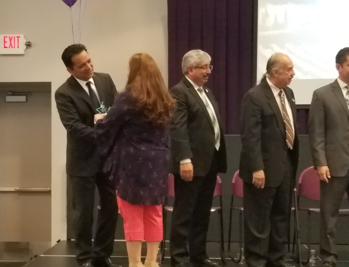 FormerSVista_ES's tweet photo. Congratulations to our phenomenal, SVE Volunteer of the Year,  Ms. Lujan! Thank you for your dedication to our Wranglers!#TeamSISD #Yahoo  🤠 https://t.co/7qJt8Hx2Xw