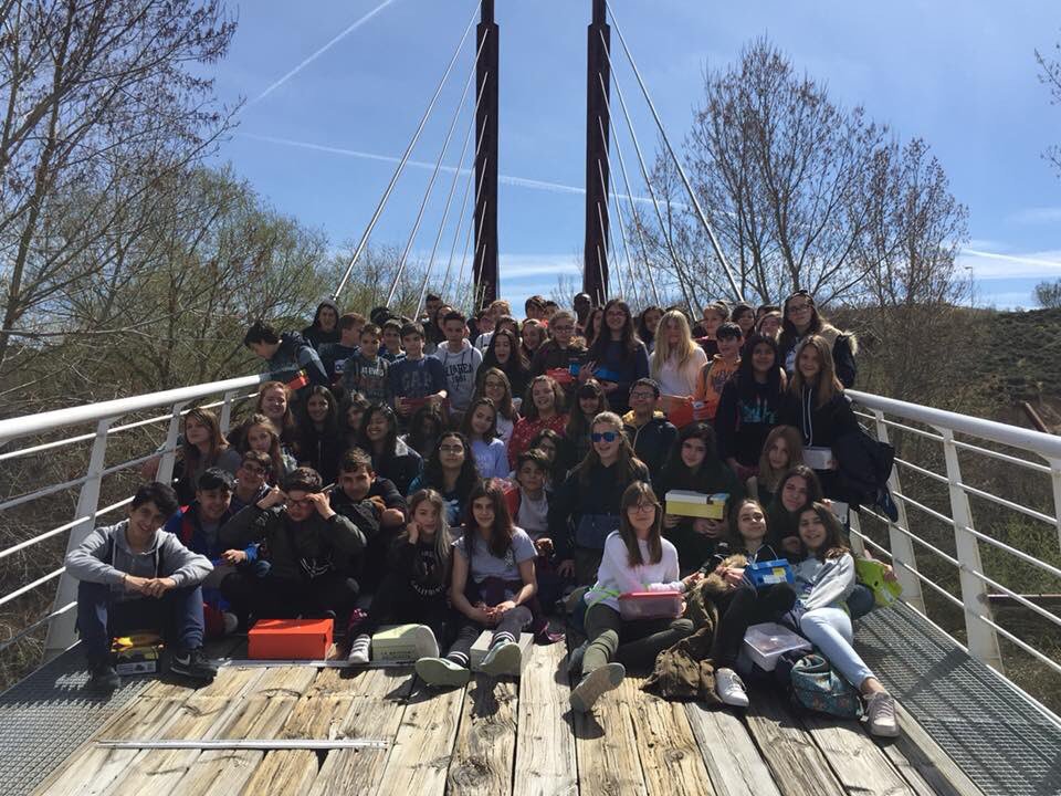 iescorella's tweet photo. Alumnos de 1ºESO han visitado el Yacimiento de Carranque donde han podido ver los restos de una Villa y Palacio Romano, después ocupado por visigodos, musulmanes y cristianos.
También, en un taller, han creado en arcilla dos máscaras 🎭 de teatro utilizadas en aquella época. https://t.co/vaTaf8LqRk