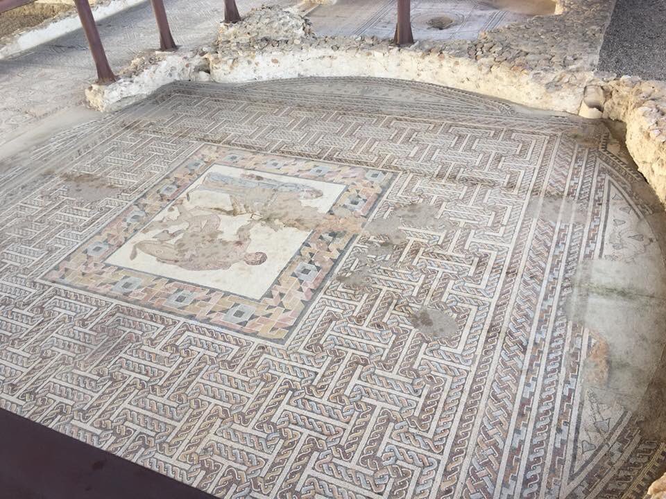 iescorella's tweet photo. Alumnos de 1ºESO han visitado el Yacimiento de Carranque donde han podido ver los restos de una Villa y Palacio Romano, después ocupado por visigodos, musulmanes y cristianos.
También, en un taller, han creado en arcilla dos máscaras 🎭 de teatro utilizadas en aquella época. https://t.co/vaTaf8LqRk