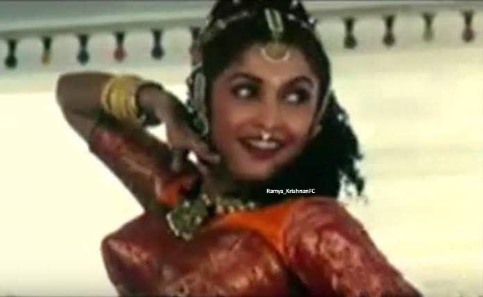 Meg_Prajakta's tweet photo. she has soft and smooth body, is it an illusion OR silken starry night of full moon day,endowed with skin glowing with radiance as if drenched in gold &amp; jewels,she dressed up &amp; appeared in front of us as if the star of Venus. Apsara @meramyakrishnan has descend from heaven ❤️ https://t.co/Np2zc86mHM