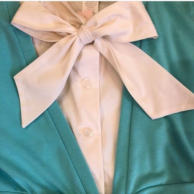 HeartofHaute's tweet photo. @prettyparlors has the layers!!! Estelle blouses, Sweet Sweaters. All you Seattle Honeys better go see all about it!
#heartofhaute
#estelleblouse
#prettyparlor
#shoplocalseattle
#seattlepinups https://t.co/do1NXgBROi https://t.co/CE7N4qqMGn