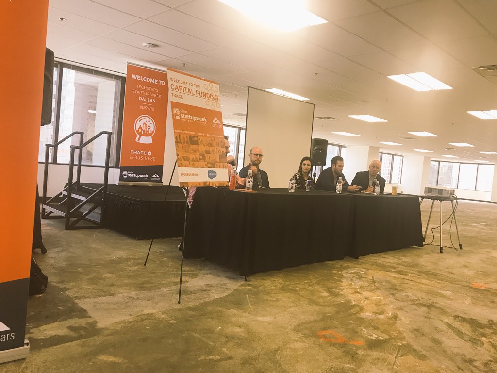 HeidiHiser's tweet image. What do you look for when Investing. “Define the problem—Can you convince us that you are solving a problem. Team. Your story. Be passionate.” #commontheme #solveaproblem #takeaway #articulateyourvision #captialfunding @InterlockVC #DSW2018