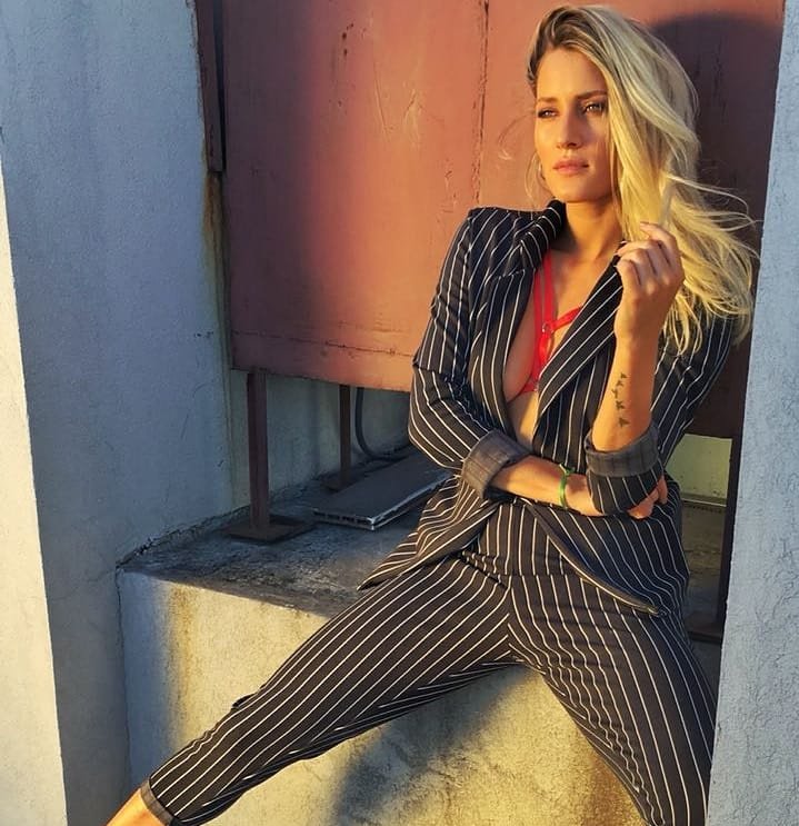 Cantando_Trivia's tweet photo. Nomino a @MicaViciconte a los #PremiosMTVMiaw 2018 @MTVLA

RT 🔄 si estás de acuerdo. https://t.co/DT9Vc8tZD5