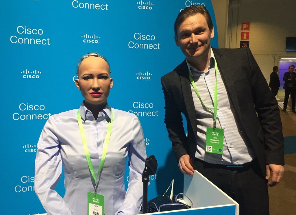 TomiPaajanen's tweet image. Great day today at #CiscoConnectFi 2018 event! Lot of good friends, discussions, demos and key notes. I also had chat with the Sophia - she is a humanoid robot...😎 #DataDriven #AI