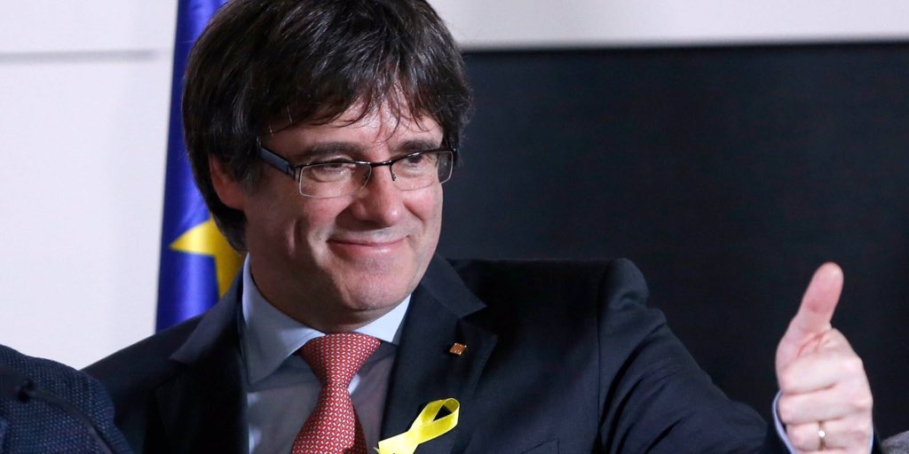 JoanLaportaFCB's tweet photo. La llibertat del nostre President @KRLS és una magnífica notícia. Per ell, pels que estan empresonats, pels exiliats, pels perseguits, pels seus familiars i amics i per la #RepublicaCatalana .Que n'aprenguin! #PuigdemontPresident #PrimaveraCatalana #seguim https://t.co/ofgzVJjjv2