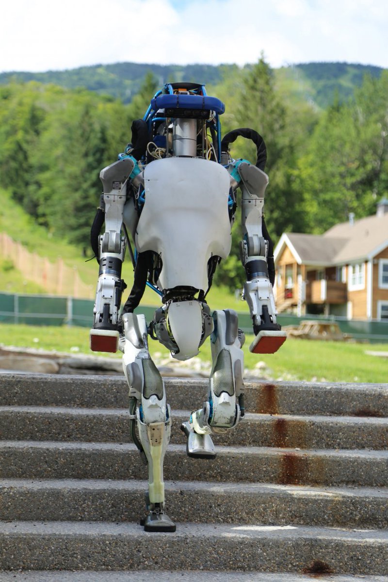 MisterDarkZone's tweet photo. Que pensez-vous des travaux de Boston Dynamics sur leurs robots qui s'adaptent à leur environnement et leur IA ? #laboduweb https://t.co/qdo7rSGsAg