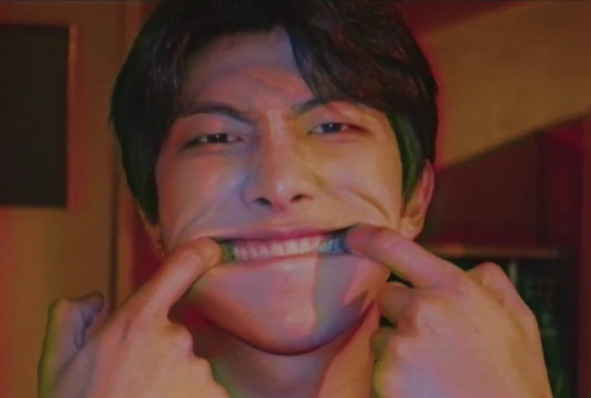 Wrldwidhandsome's tweet photo. Necesito hacer un ARMY selca day con esta foto ๐๐๐ #AndreaDixit https://t.co/Sl72rulwyF