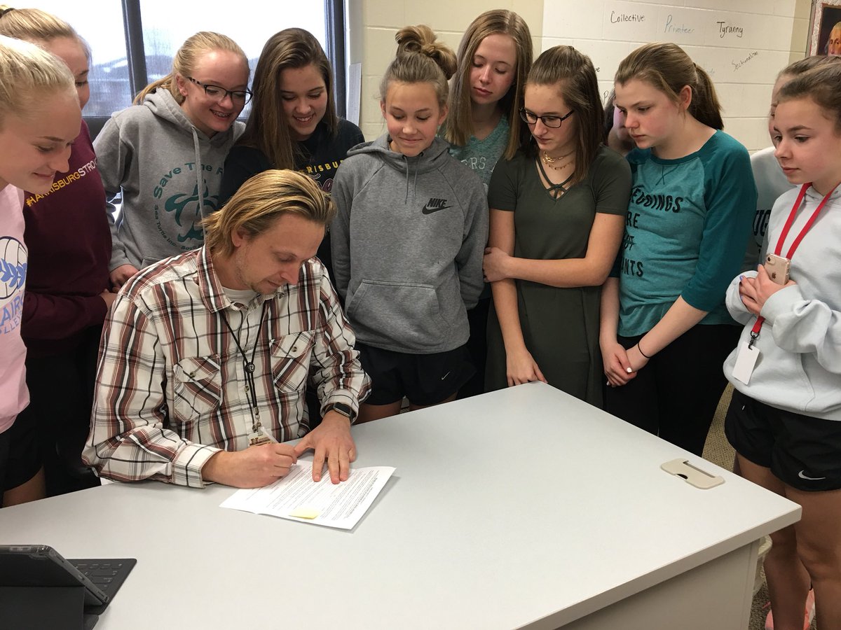 techducation's tweet photo. I have decided to keep my talents at South next year. #hsmstigers #contract #contractSigned #6thYearHere #19thOverall https://t.co/NwLeH36sTF