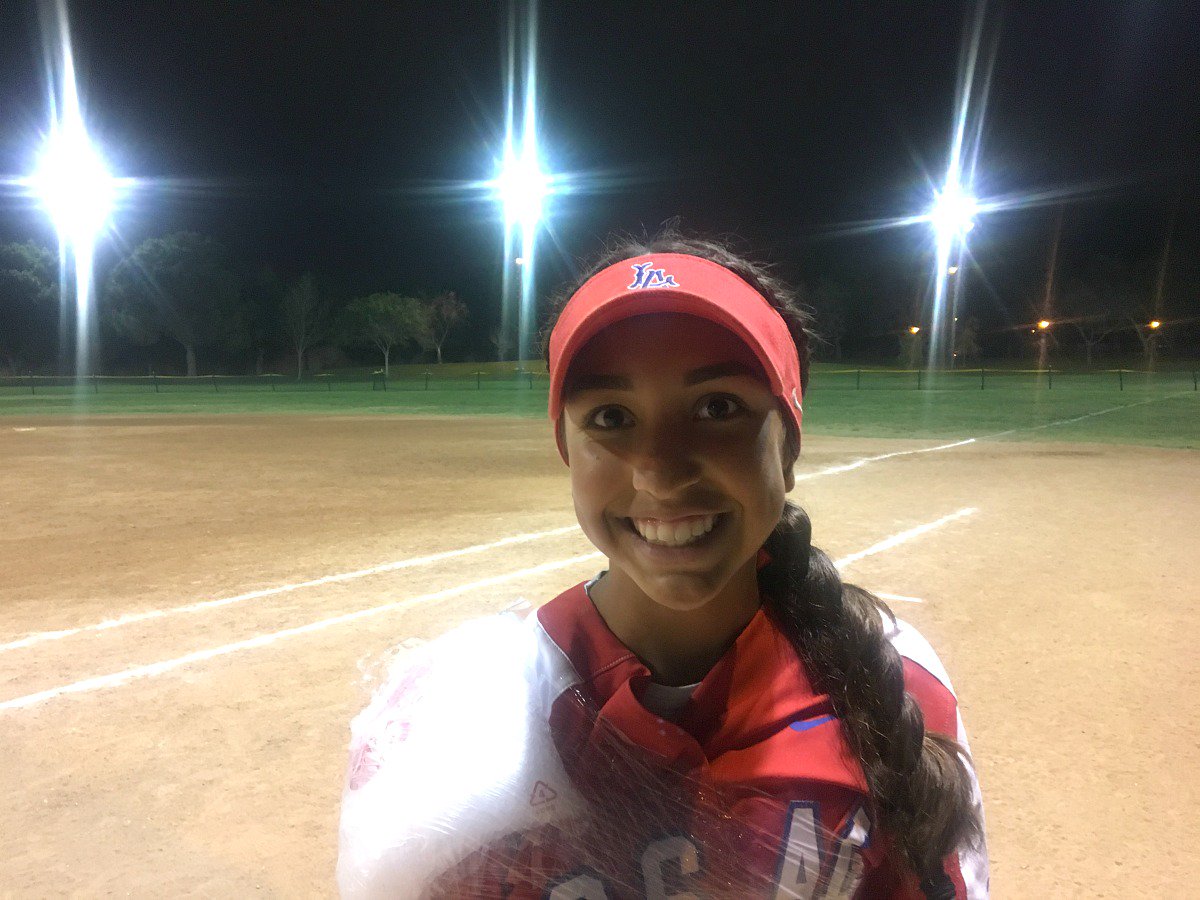 ocvarsityguy's tweet photo. Game story from #CarewClassic Orange Lutheran, Los Alamitos shine under the lights on opening night
LINK> https://t.co/Hby9uFigZx https://t.co/ycJDgIbHpM
