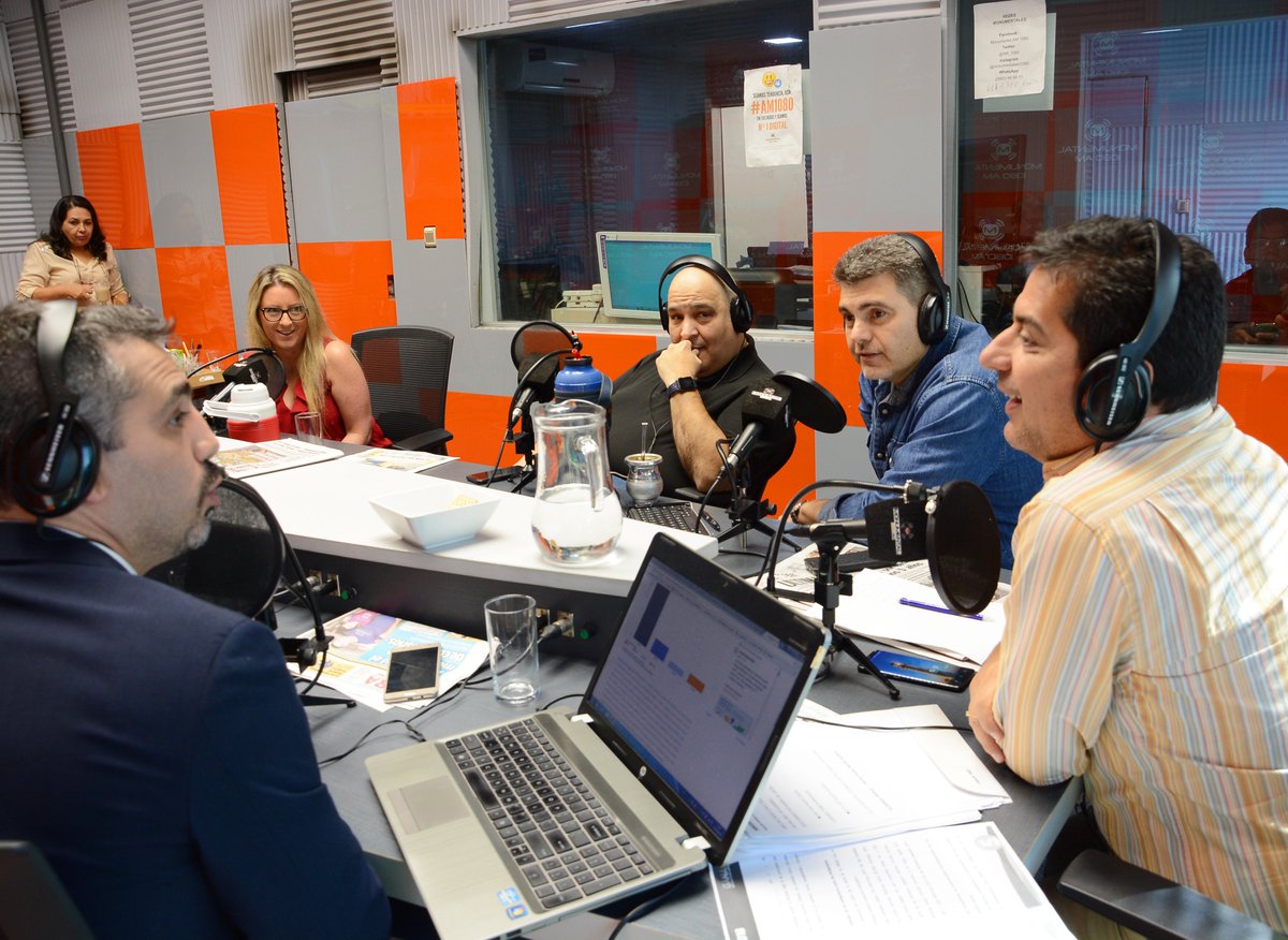 Ceamsopy's tweet photo. La Dra. Flavia Freidenberg Investigadora titular del UNAM de México, habló sobre la importancia de la participación activa de las mujeres en la política nacional y regional en #LaLupa #AM1080 #ProyectoDeFinanciamientoPolítico #USAIDParaguay #CEAMSO https://t.co/mUo85JpyeJ