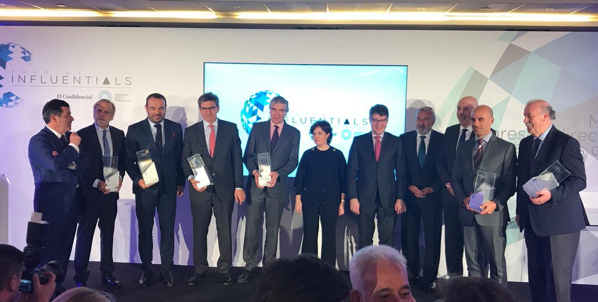 alvaronadalb's tweet photo. Ha sido un placer acompañar esta tarde a la vicepresidenta @Sorayapp en la entrega de los Premios Influentials @elconfidencial a las empresas, directivos y personalidades más sobresalientes de 2017. https://t.co/vlRE0m8keG