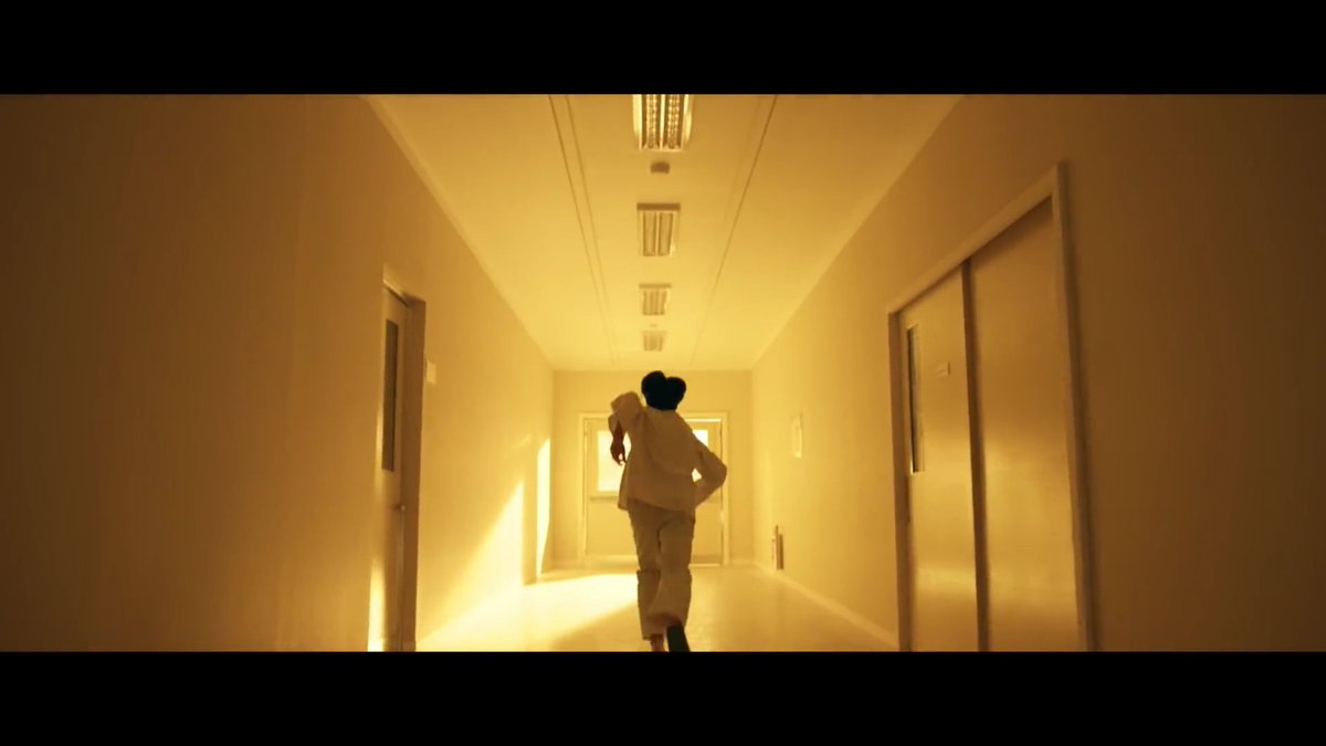 Inrain5's tweet photo. #Euphoria
Как же больно от мысли, что Чимину никто не помог. 
Он так ждал своих дорогих друзей, но никто не пришёл и не спас его.
Чёрт, это действительно заставляет меня грустить https://t.co/XefuvUwOUR