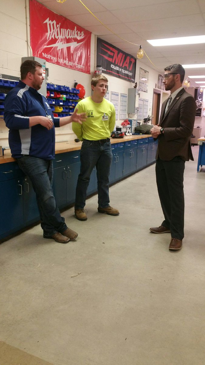VSCTC's tweet image. Thank you to Rep @RiordanMcClain for visiting VSCTC today to learn more about career technical education.  #WeAreCTE #BuildingOnExcellence #HighSkill #HighDemand  #CTEWorks